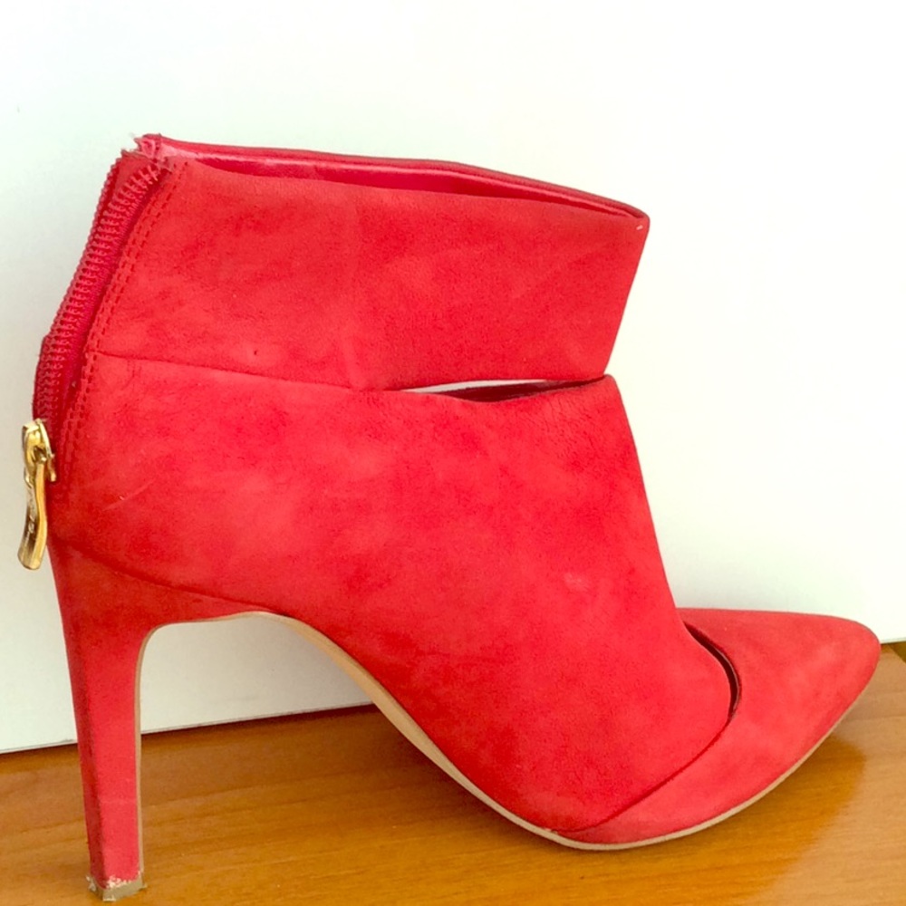 BCBG boots